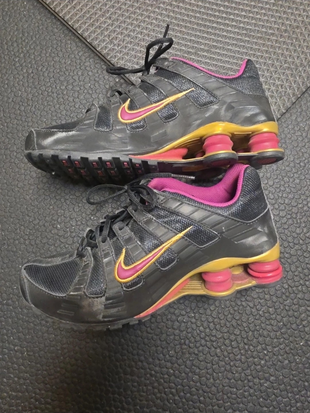 Nike Shox NZ (GS) - Black / Hyper Pink & Gold - Size 5.5Y (Youth) 7 Womens